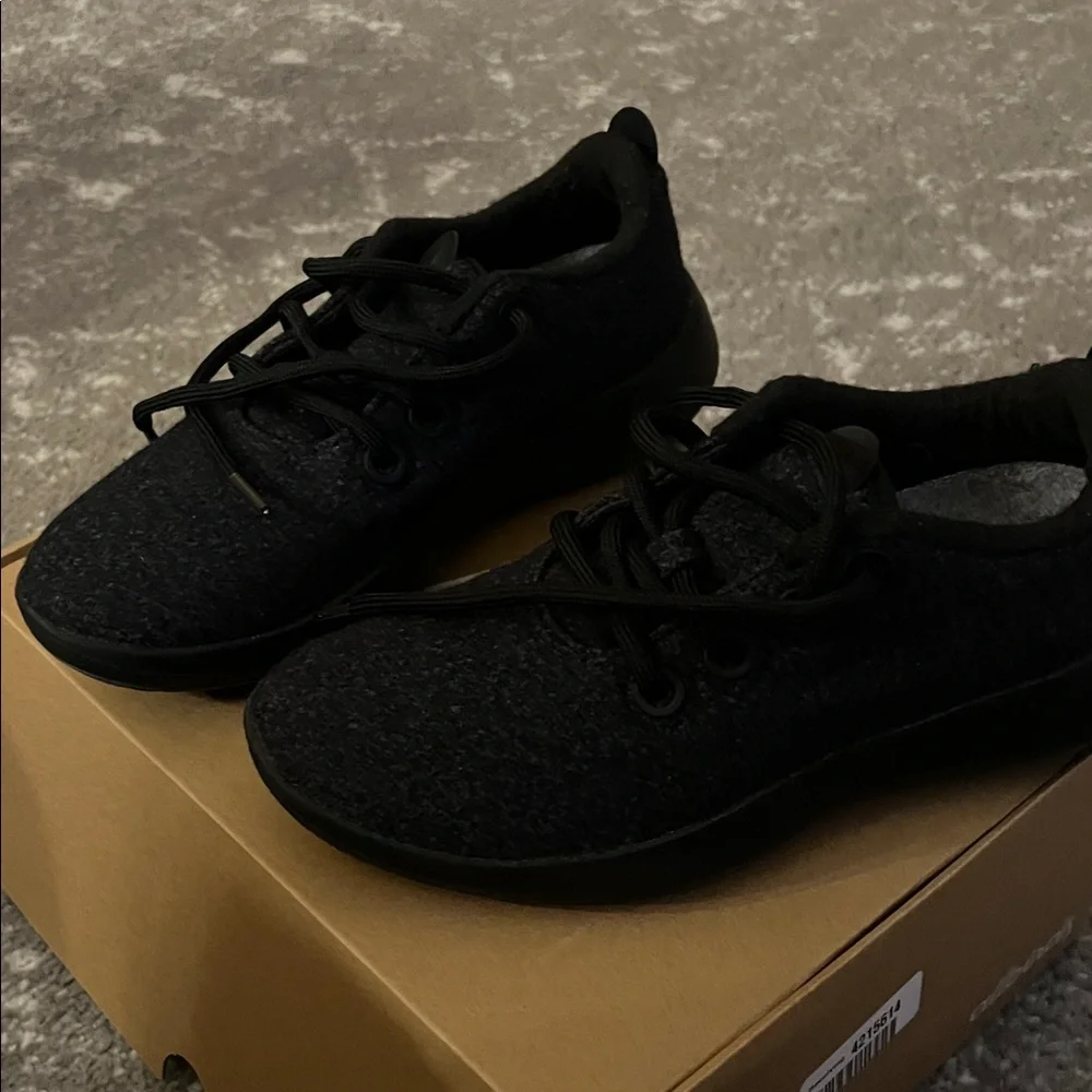 allbirds Black Wool Runner Mizzles Lace-Up Sneakers - Picture 1 of 6